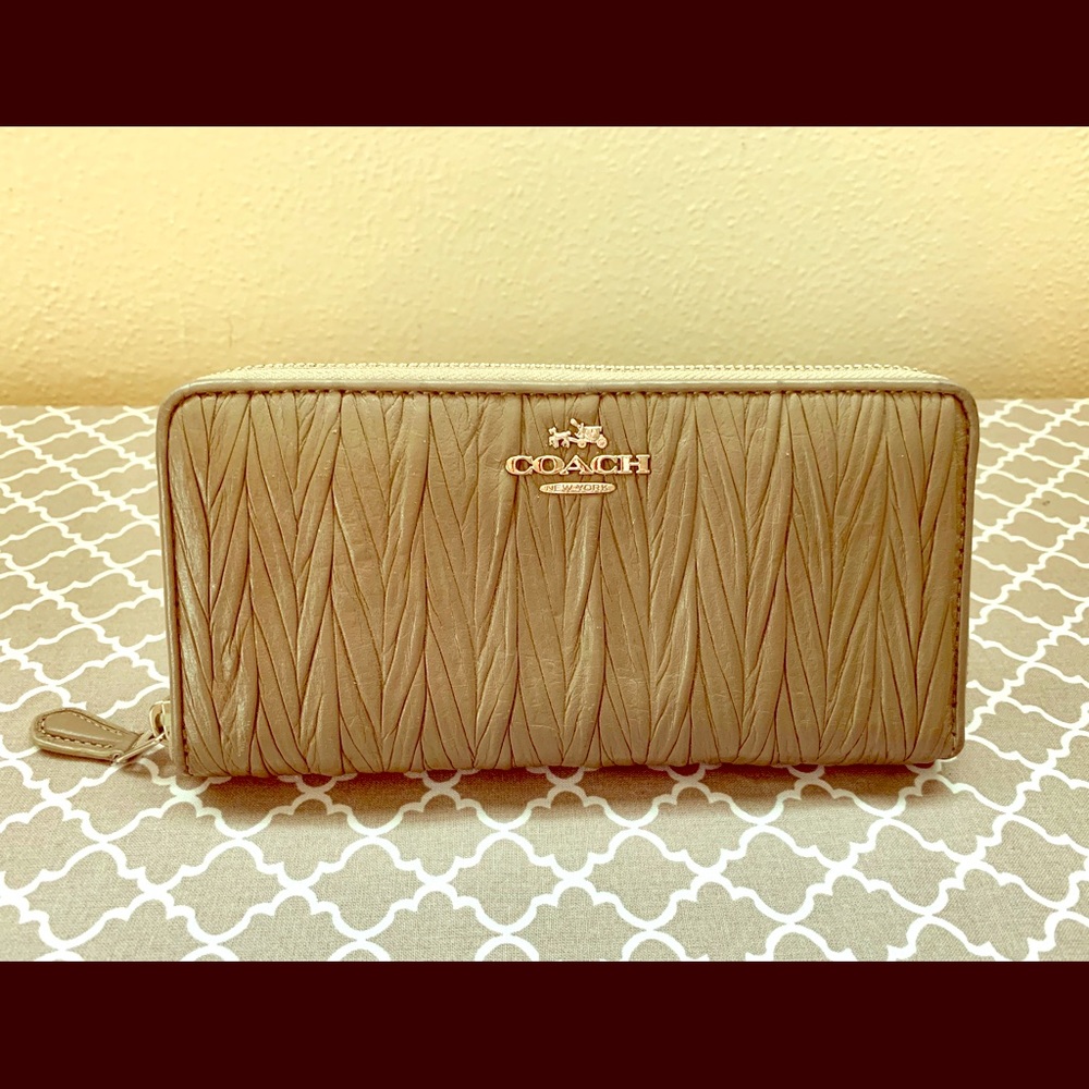 Coach Gathered Collette Leather Wallet in Grey